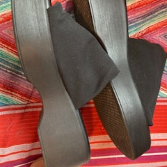 Steve Madden Black Sandal, Size 7-7.5 - Picture 2 of 6